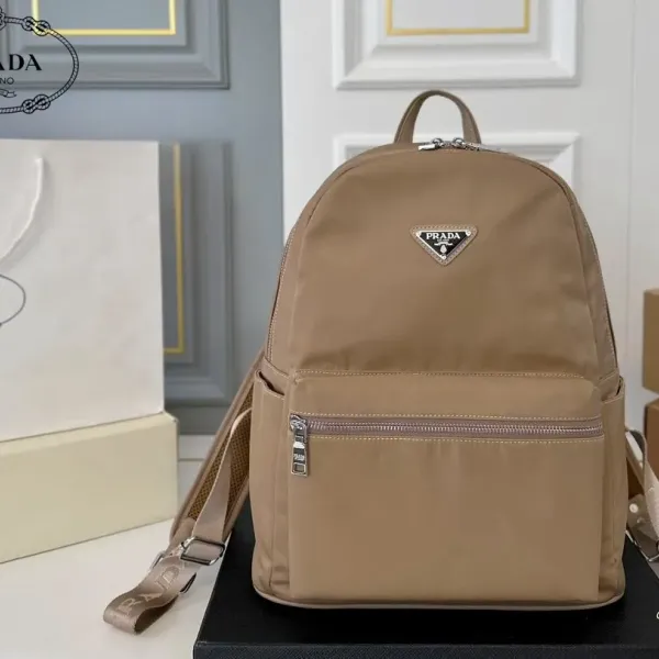 【2026】【PRADA  公式 旗艦店】プラダ   リュックサック当日出荷 好評に付き再入荷！31*36CM  240719