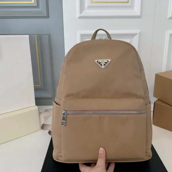 【2026】【PRADA  公式 旗艦店】プラダ   リュックサック当日出荷 好評に付き再入荷！31*36CM  240719