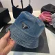 【2026】PRADA 春夏向けのタイダイデニムベースボールキャップとバケットハット