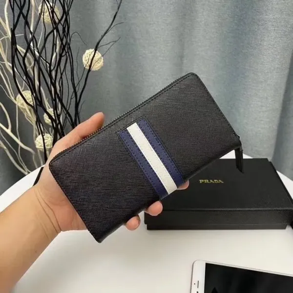 【2026】【PRADA  公式 旗艦店】プラダ  財布当日出荷 好評に付き再入荷！30*22*10CM