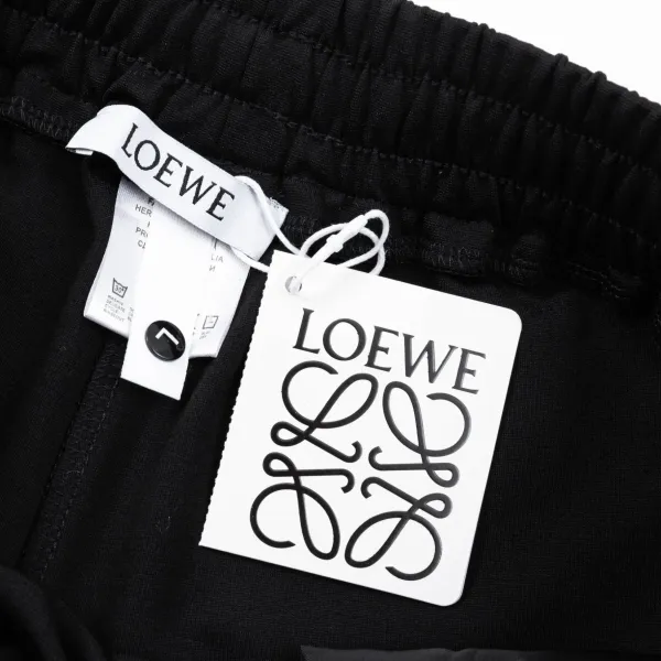 【2026】【LOEWE 公式旗艦店】ロエベ ショートパンツご好評に付き再入荷!250227 【2026】【LOEWE 公式旗艦店】ロエベ ショートパンツご好評に付き再入荷!250227
