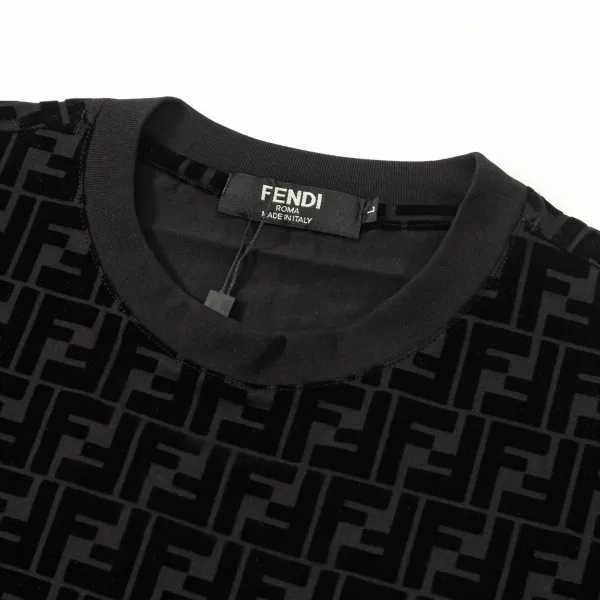 【2026】【FENDI公式旗艦店】フェンディ  Tシャツ ご好評に付き再入荷！ 250214