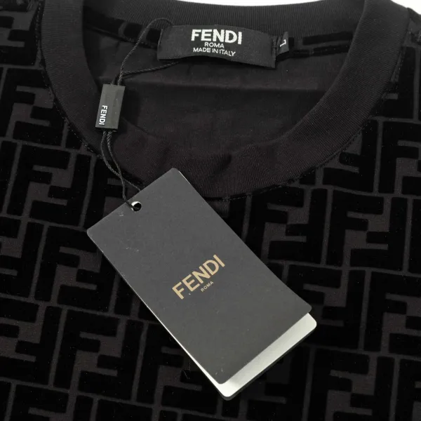 【2026】【FENDI公式旗艦店】フェンディ  Tシャツ ご好評に付き再入荷！ 250214