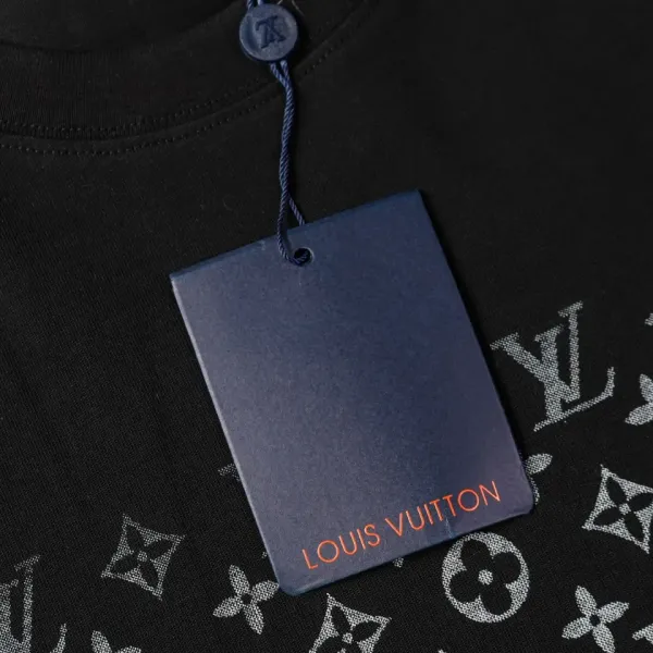 【2026】LV【LOUIS VUITTON 公式旗艦店】ルイヴィトン Tシャツ ご好評に付き再入荷!250211 【2026】LV【LOUIS VUITTON 公式旗艦店】ルイヴィトン Tシャツ ご好評に付き再入荷!250211