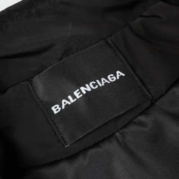 【2026】【BALENCIAGA  公式旗艦店】バレンシアガ    ジャケット着 好評に付き再入荷！250107