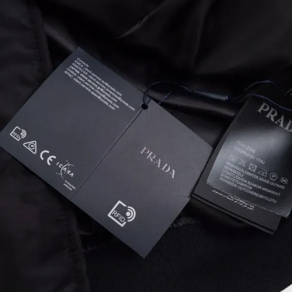【2026】【PRADA  公式旗艦店】 プラダ  ジャケット着 ご好評に付き再入荷！241224