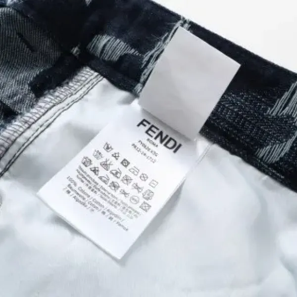 【2026】【FENDI  公式旗艦店】フェンディ  ジーパン  ご好評に付き再入荷！ 241220