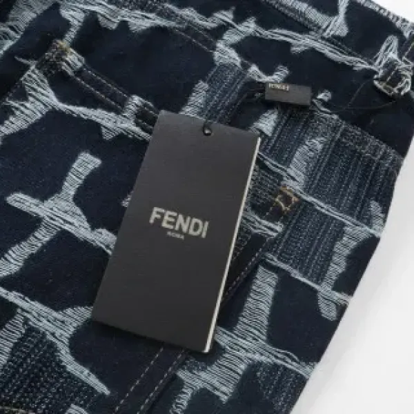 【2026】【FENDI  公式旗艦店】フェンディ  ジーパン  ご好評に付き再入荷！ 241220
