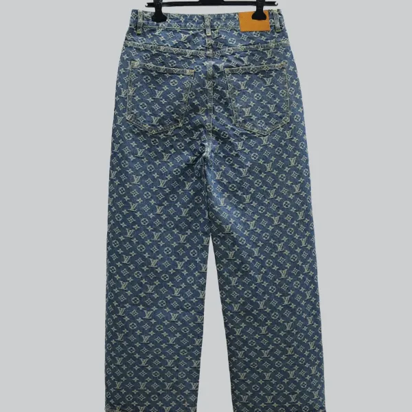 【2026】LV【LOUIS VUITTON   公式旗艦店】 ルイヴィトン  ジーパン  ご好評に付き再入荷！ 241218