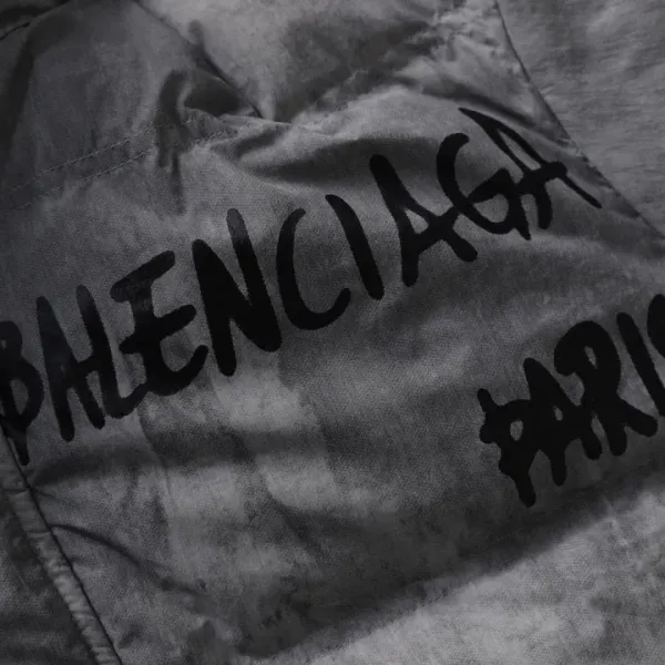 【2026】【BALENCIAGA   公式旗艦店】バレンシアガ   ダウンジャケット ご好評に付き再入荷！ 241214