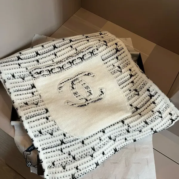 【2026】【CHANEL シャネル 】スカーフ30*180CM 241209 【2026】【CHANEL シャネル 】スカーフ30*180CM 241209
