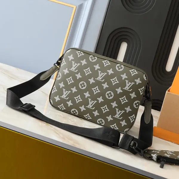 【2026】 LV【LOUIS VUITTON 公式旗艦店】ルイヴィトン  斜めがけバッグ当日出荷 好評に付き再入荷！25*18.5*7CM  241125