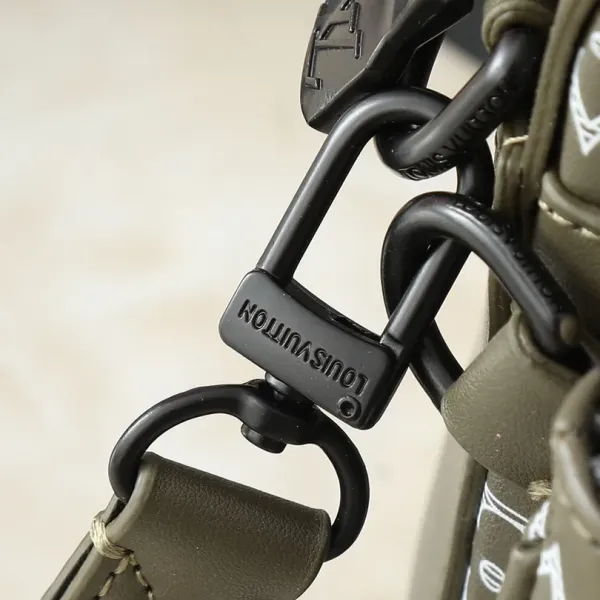 【2026】 LV【LOUIS VUITTON 公式旗艦店】ルイヴィトン  斜めがけバッグ当日出荷 好評に付き再入荷！25*18.5*7CM  241125
