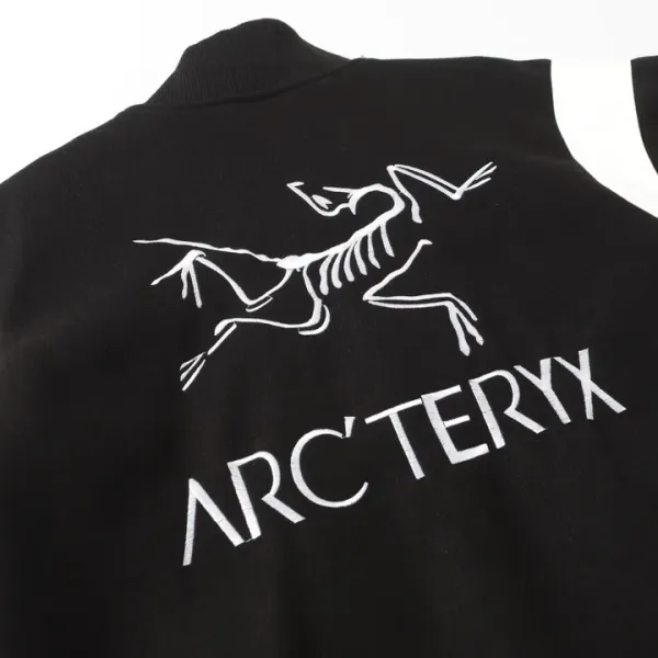 【2026】【ARCTERYX  公式旗艦店】アークテリクス  ジャケット着  スウェット ご好評に付き再入荷！241123