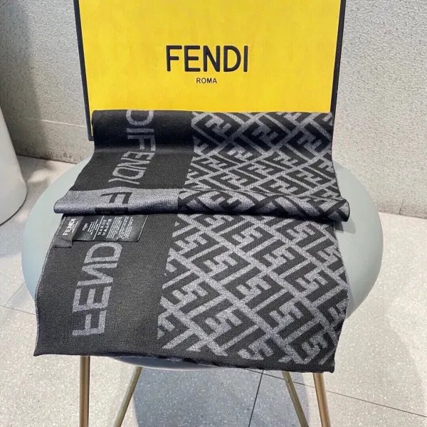【2026】【FENDI  フェンディ】スカーフ180*32CM   241109