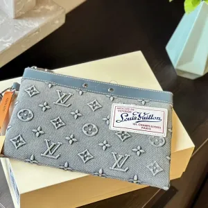 【2026】LV【LOUIS VUITTON  公式 旗艦店】 ルイヴィトン   クラッチバッグ 当日出荷 好評に付き再入荷！27*18CM  241101