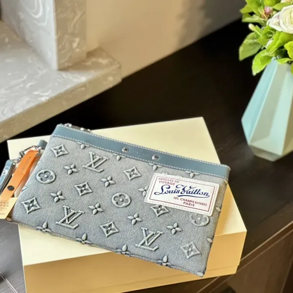 【2026】LV【LOUIS VUITTON  公式 旗艦店】 ルイヴィトン   クラッチバッグ 当日出荷 好評に付き再入荷！27*18CM  241101