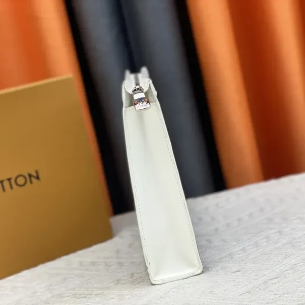 【2026】LV【LOUIS VUITTON  公式 旗艦店】 ルイヴィトン   クラッチバッグ 当日出荷 好評に付き再入荷！24*21*6CM  241101