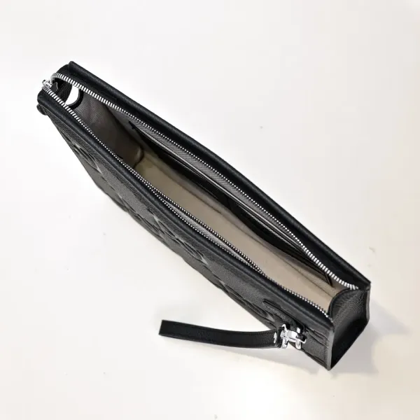 【2026】【GUCCI  公式 旗艦店】 グッチ   クラッチバッグ 当日出荷 好評に付き再入荷！27*20*5CM  241101