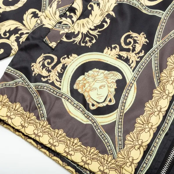 【2026】【VERSACE   公式旗艦店】ヴェルサーチ   ジャケット着 ご好評に付き再入荷！241022