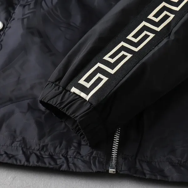 【2026】【VERSACE   公式旗艦店】ヴェルサーチ   ジャケット着 ご好評に付き再入荷！241022