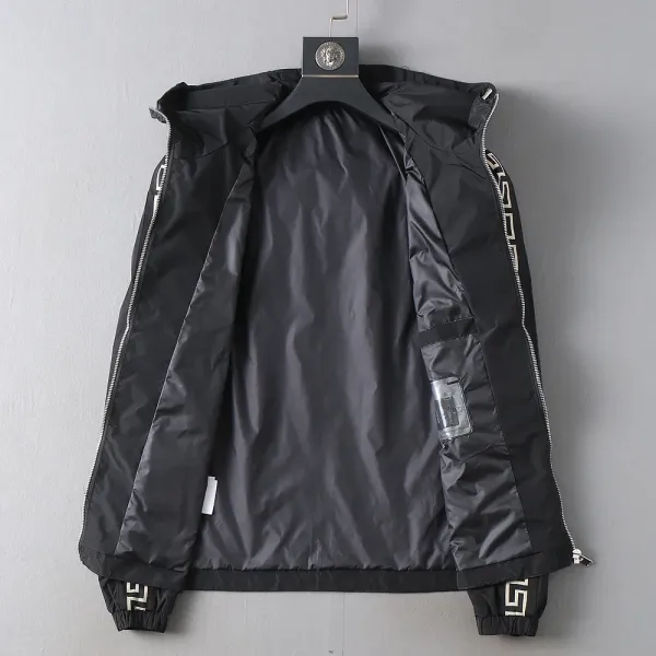【2026】【VERSACE   公式旗艦店】ヴェルサーチ   ジャケット着 ご好評に付き再入荷！241022