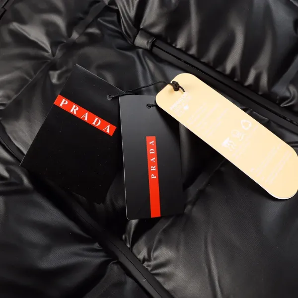 【2026】【PRADA 公式旗艦店】プラダ   ダウンジャケット 好評に付き再入荷！ 271017