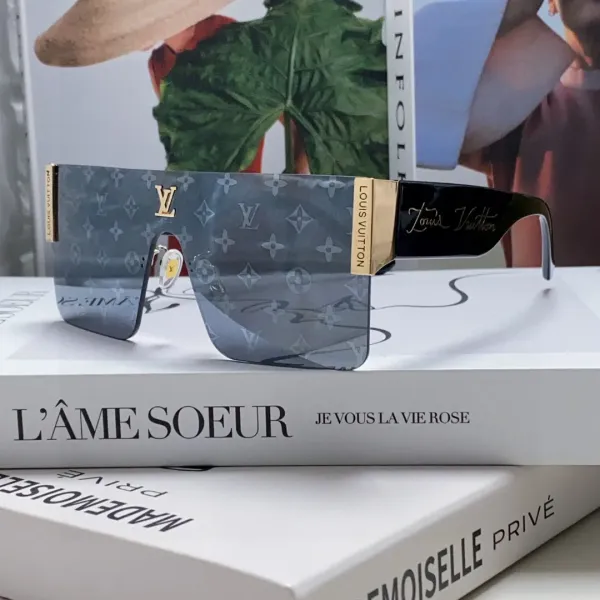 【2026】LV LOUIS VUITTON ( ルイヴィトン ) サングラス 241012 【2026】LV LOUIS VUITTON ( ルイヴィトン ) サングラス 241012
