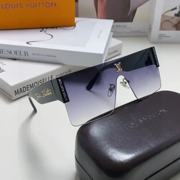 【2026】LV LOUIS VUITTON ( ルイヴィトン ) サングラス 241012 【2026】LV LOUIS VUITTON ( ルイヴィトン ) サングラス 241012