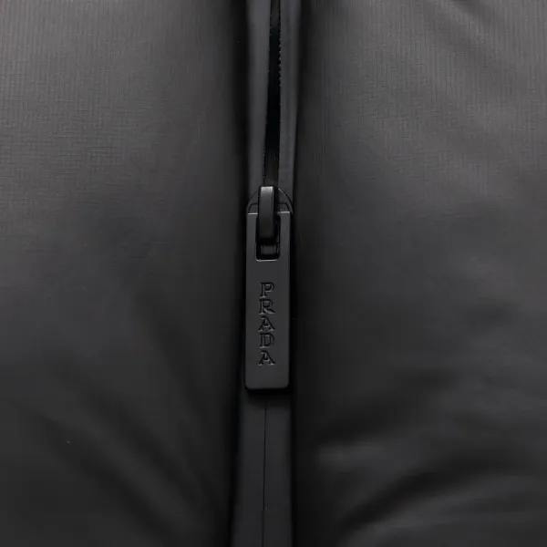【2026】【PRADA 公式旗艦店】プラダ ダウンベスト 当日出荷 好評に付き再入荷！241009