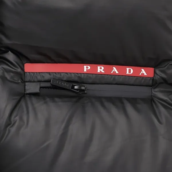 【2026】【PRADA 公式旗艦店】プラダ ダウンベスト 当日出荷 好評に付き再入荷！241009