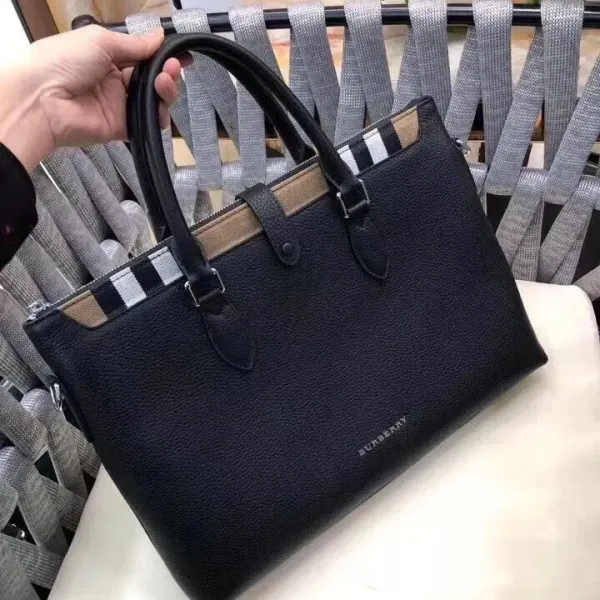 【2026】 【BURBERRY 公式旗艦店】バーバリー  ハンドバッグ 当日出荷 好評に付き再入荷！38-29-6CM 241007