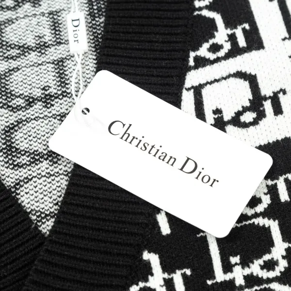 【2026】【DIOR 公式旗艦店】ディオール   セーター好評に付き再入荷！ 240929