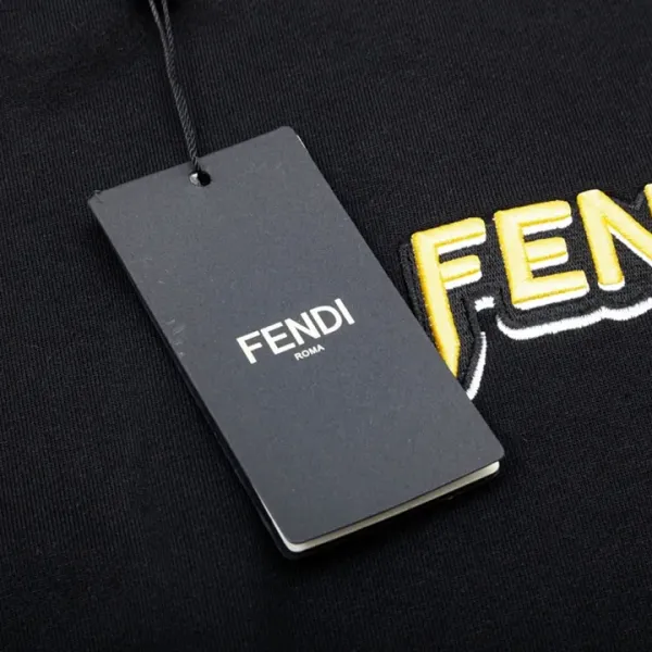 【2026】【FENDI  公式旗艦店】フェンディ  丸首の衛衣 スウェット ご好評に付き再入荷  240925