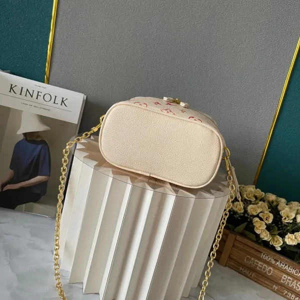 【2026】LV【LOUIS VUITTON 公式旗艦店】ルイヴィトン  ハンドバッグ  当日出荷 好評に付き再入荷！19*14*10CM   270911