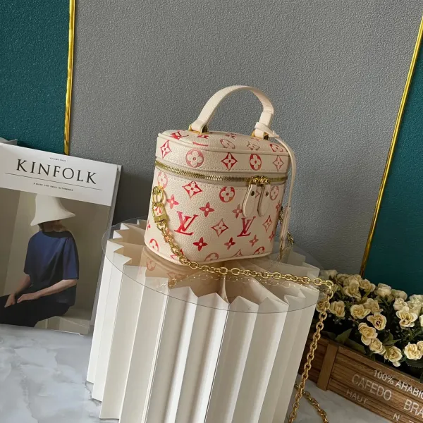 【2026】LV【LOUIS VUITTON 公式旗艦店】ルイヴィトン  ハンドバッグ  当日出荷 好評に付き再入荷！19*14*10CM   270911