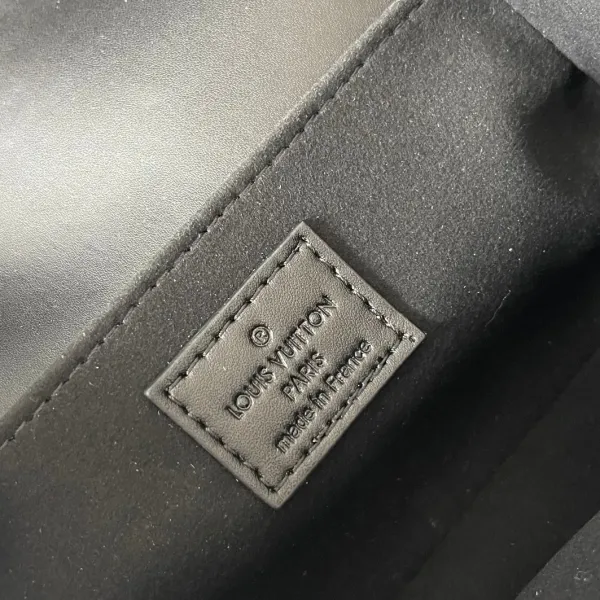【2026】LV【LOUIS VUITTON 公式旗艦店】ルイヴィトン  斜めがけバッグ 当日出荷 好評に付き再入荷！21.5*6*13.5CM  240911