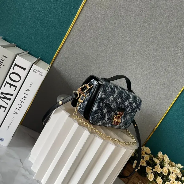 【2026】LV【LOUIS VUITTON 公式旗艦店】ルイヴィトン  斜めがけバッグ 当日出荷 好評に付き再入荷！21.5*6*13.5CM  240911