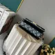【2026】LV【LOUIS VUITTON 公式旗艦店】ルイヴィトン  斜めがけバッグ 当日出荷 好評に付き再入荷！21.5*6*13.5CM  240911