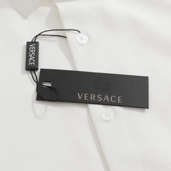 【2026】【VERSACE 公式旗艦店】ヴェルサーチ  シャツ  ご好評に付き再入荷  240831
