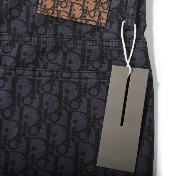 【2026】【DIOR 公式旗艦店】ディオール  ジーパン  ご好評に付き再入荷  240831