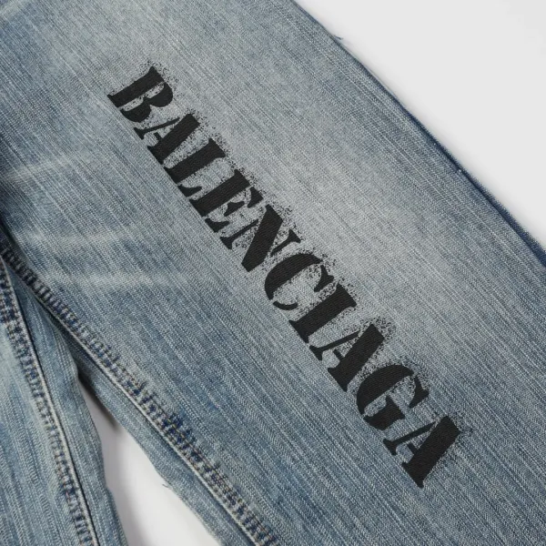 【2026】【BALENCIAGA 公式旗艦店】バレンシアガ  ジーパン  ご好評に付き再入荷  240830