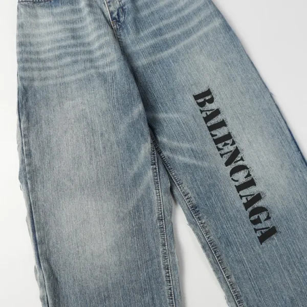 【2026】【BALENCIAGA 公式旗艦店】バレンシアガ  ジーパン  ご好評に付き再入荷  240830