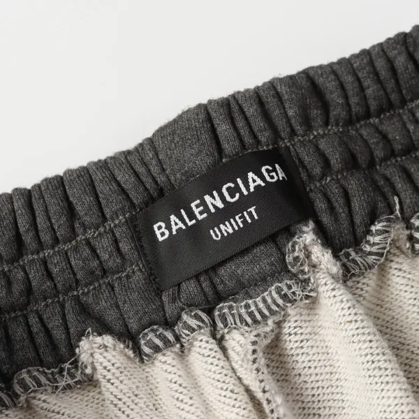 【2026】【BALENCIAGA 公式旗艦店】バレンシアガ  ジーパン  ご好評に付き再入荷  240830