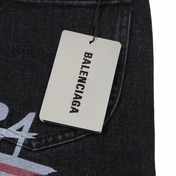 【2026】【BALENCIAGA 公式旗艦店】バレンシアガ  ジーパン  ご好評に付き再入荷  240830