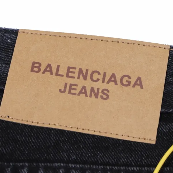 【2026】【BALENCIAGA 公式旗艦店】バレンシアガ  ジーパン  ご好評に付き再入荷  240830