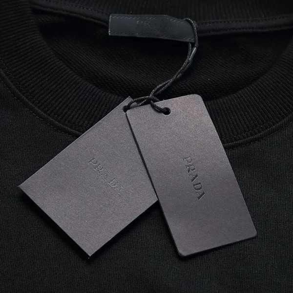 【2026】【PRADA 公式旗艦店】プラダ  丸首の衛衣 スウェットご好評に付き再入荷 240828