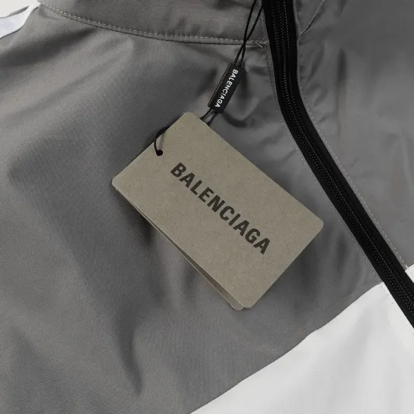 【2026】【BALENCIAGA 公式旗艦店】 バレンシアガ ジャケット着 好評に付き再入荷 240827 【2026】【BALENCIAGA 公式旗艦店】 バレンシアガ ジャケット着 好評に付き再入荷 240827