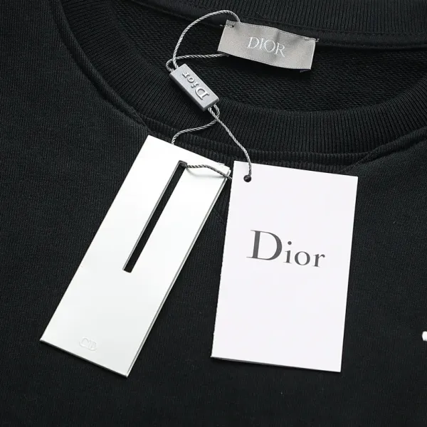 【2026】【DIOR 公式旗艦店】ディオール 丸首の衛衣 ご好評に付き再入荷 240817 【2026】【DIOR 公式旗艦店】ディオール 丸首の衛衣 ご好評に付き再入荷 240817