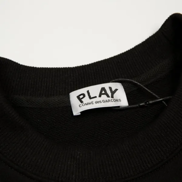 【2026】【COMME DES GARCONS PLAY公式旗艦店】コム デ ギャルソン プレイ丸首の衛衣 スウェット ご好評に付き再入荷 240816